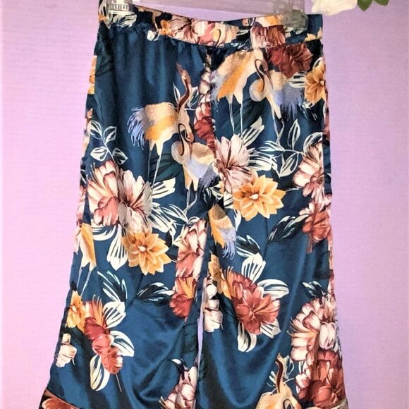 New Without Tags Ella Size Medium Tropic Gaucho Pants Like Silk - Picture 5 of 9